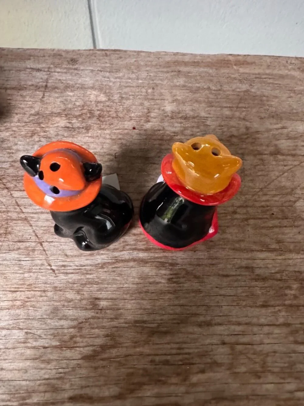 Cracker Barrel Halloween Cat Salt Pepper Shakers Ceramic Vampire Witch Pair New - Picture 4 of 7